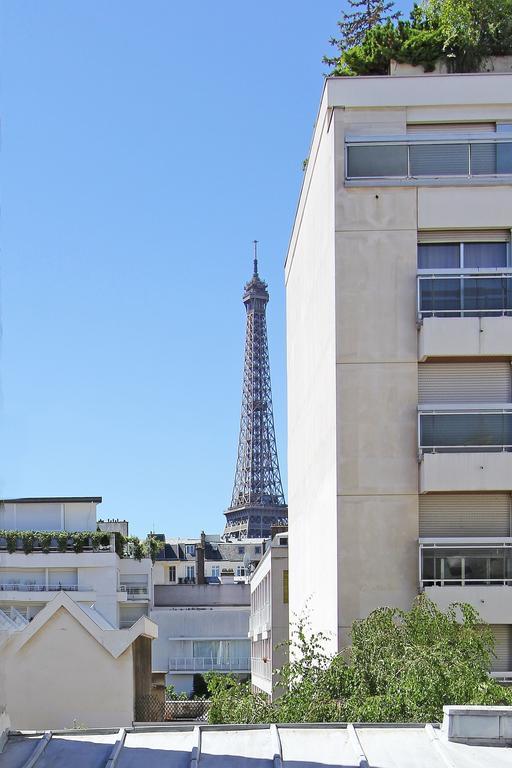 Eiffel Tower Flats Apartment Paris Room photo